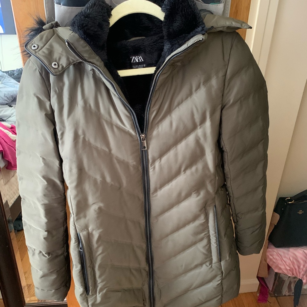 Zara water and wind protection puffer size large